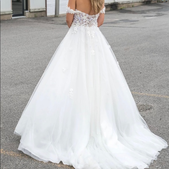 WEDDING DRESS - Picture 2 of 13